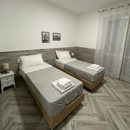 Holiday Rooms Rho Eksteriør bilde