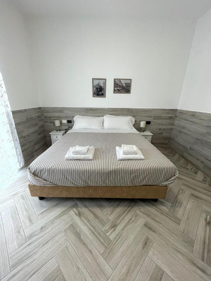 Holiday Rooms Rho Eksteriør bilde