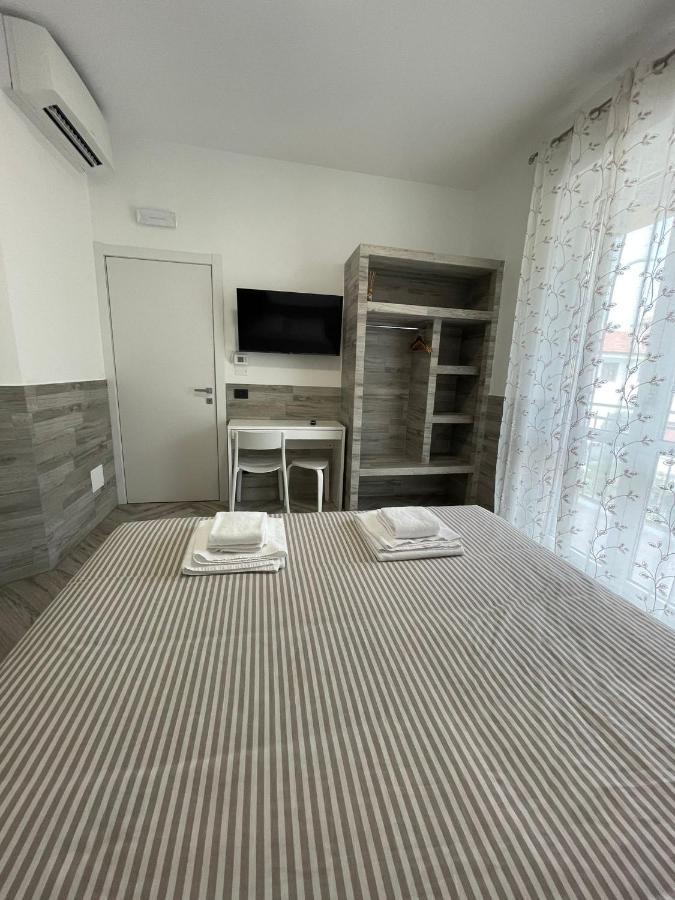 Holiday Rooms Rho Eksteriør bilde