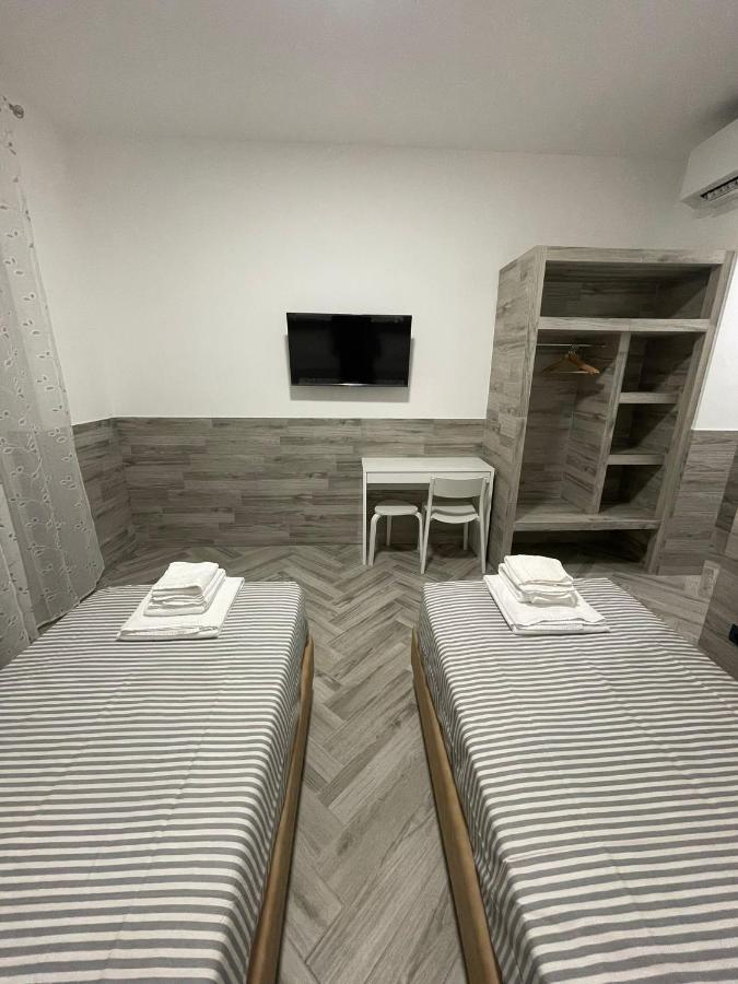 Holiday Rooms Rho Eksteriør bilde