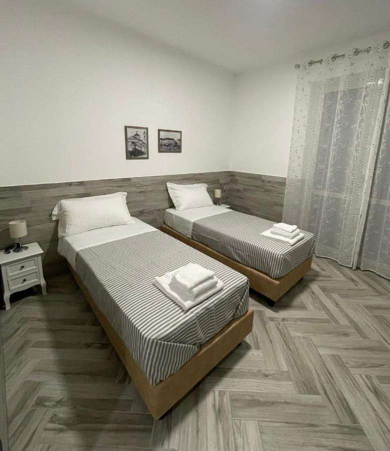 Holiday Rooms Rho Eksteriør bilde