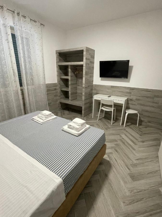 Holiday Rooms Rho Eksteriør bilde